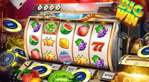 Pemain kasino Pola54 menikmati game baccarat dan roulette live dengan aman
